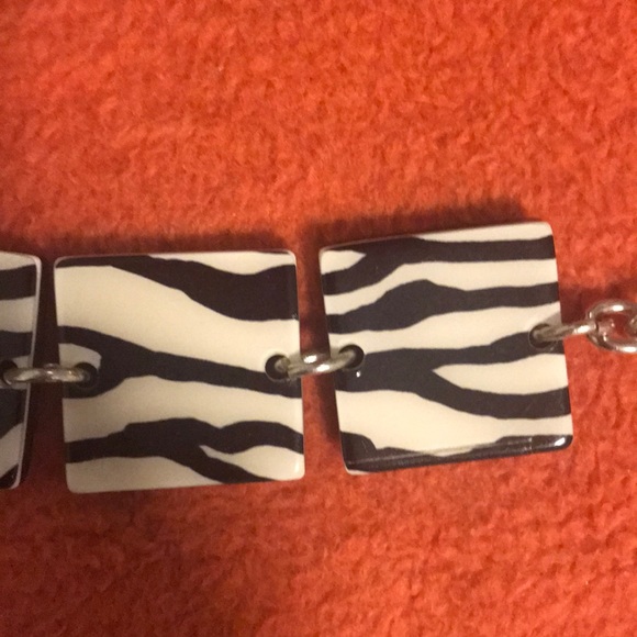 Black and white chain belt - Picture 3 of 4